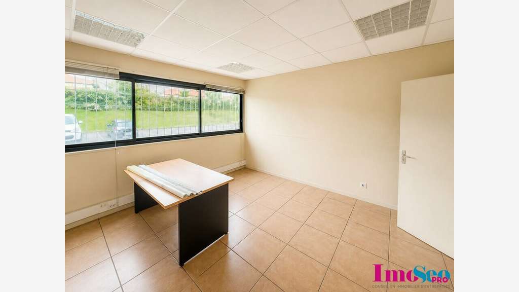 Entrepôt 1050m² à louer sortie 17 Gradignan