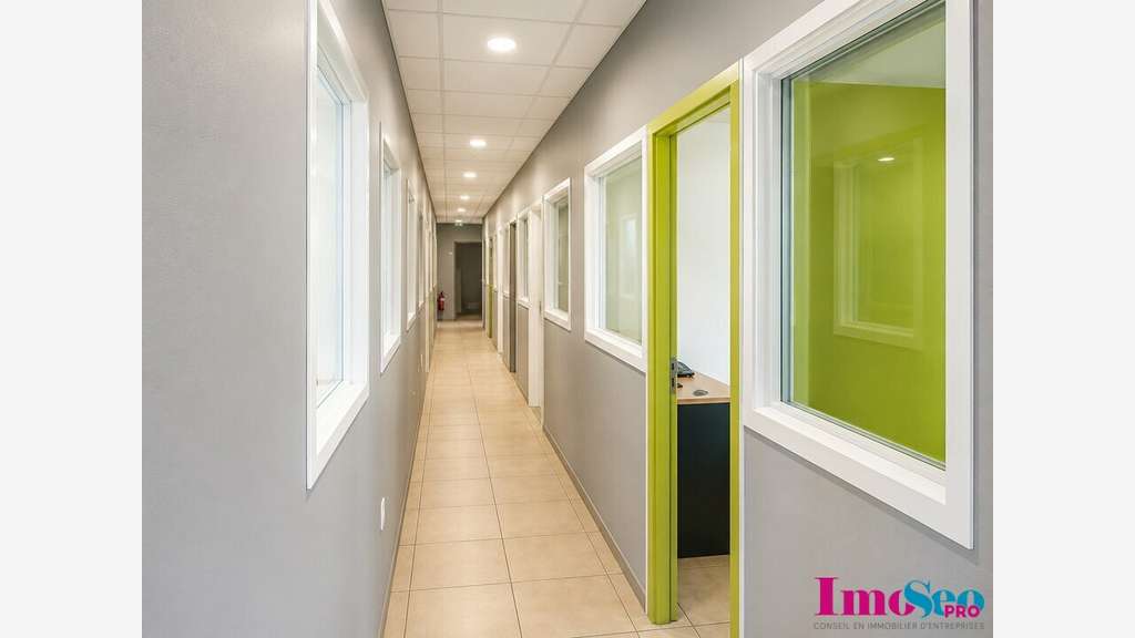 Entrepôt 1050m² à louer sortie 17 Gradignan
