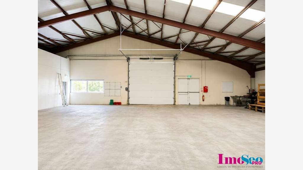 Entrepôt 1050m² à louer sortie 17 Gradignan