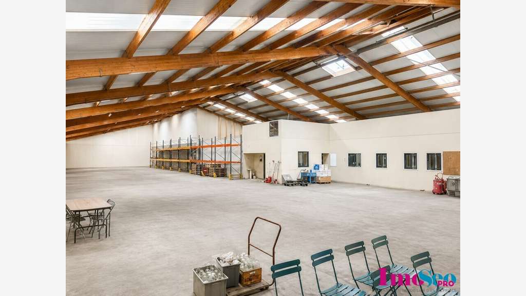 Entrepôt 1050m² à louer sortie 17 Gradignan