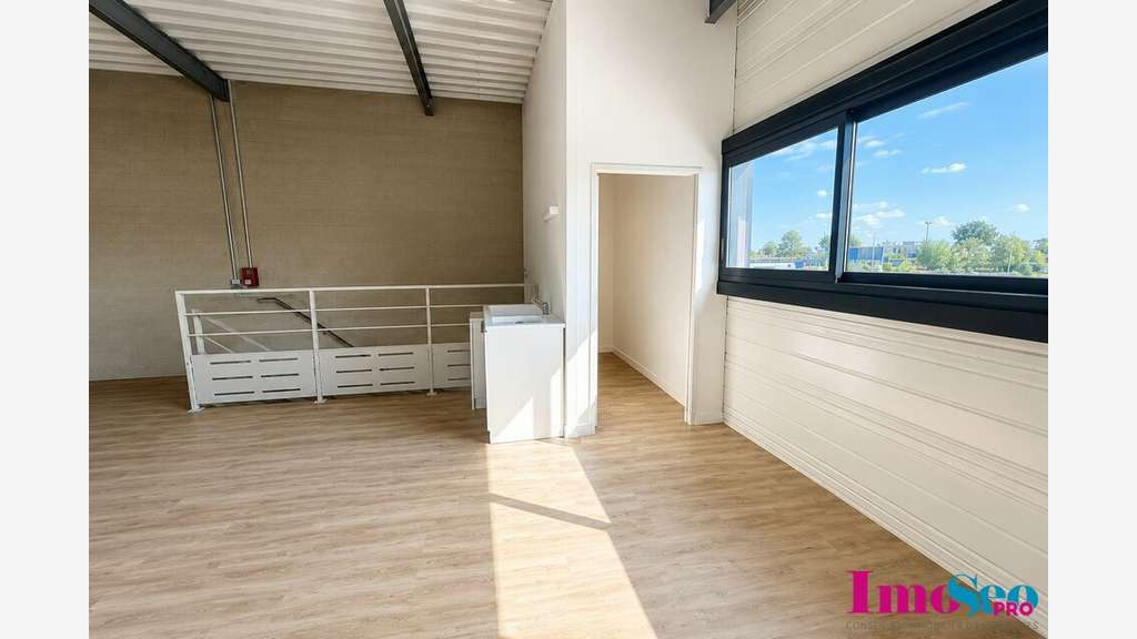 Entrepôt 129m² à louer sortie n°26 à Gradignan
