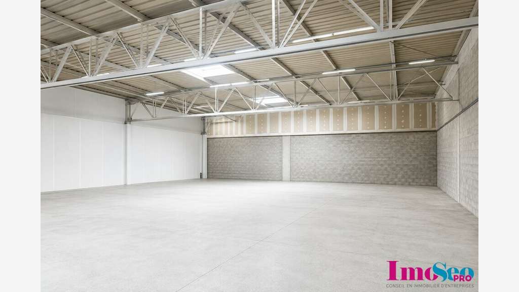 Entrepôt de 401m² à louer axe passant Gradignan