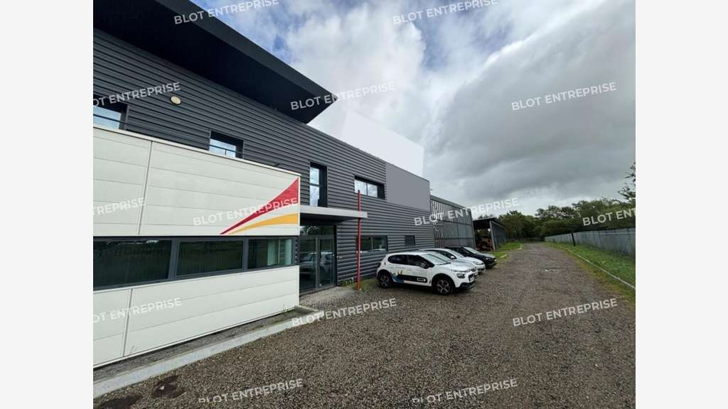 A louer local de 550m² à Grandchamps-des-Fontaines