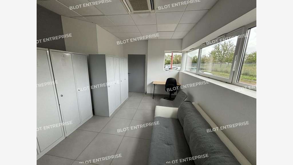 A louer local de 550m² à Grandchamps-des-Fontaines