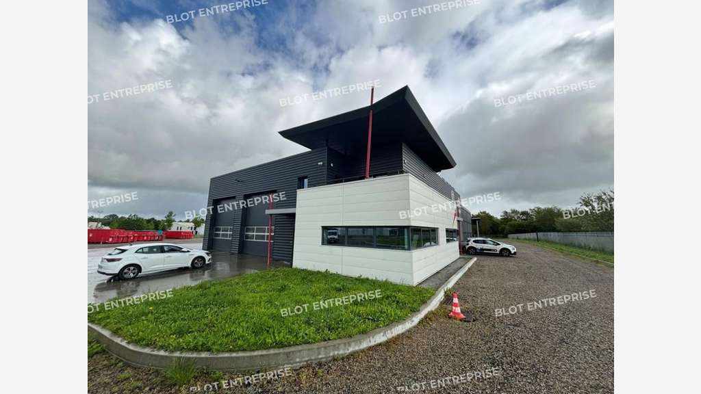 A louer local de 550m² à Grandchamps-des-Fontaines