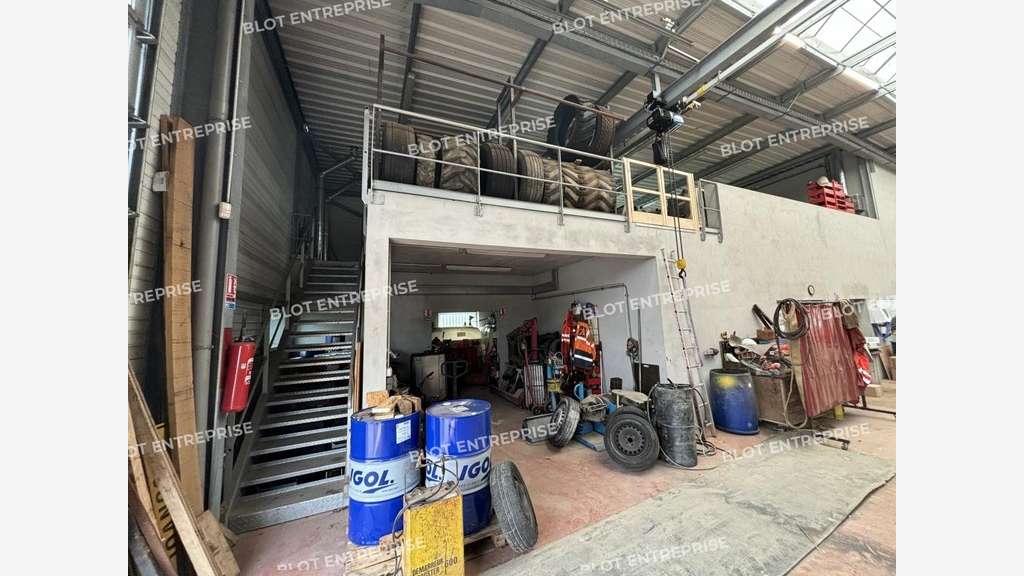 A louer local de 550m² à Grandchamps-des-Fontaines