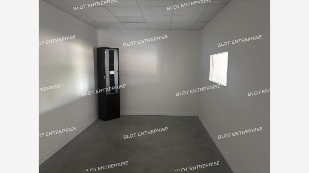 A louer locaux d'activités 166m² à Grandchamps