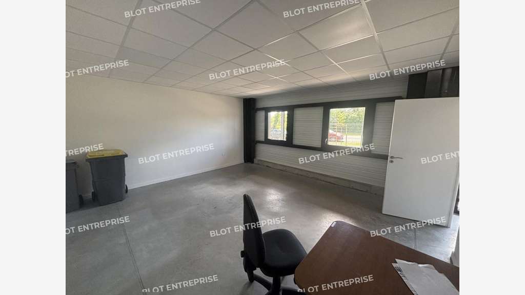 A louer locaux d'activités 166m² à Grandchamps