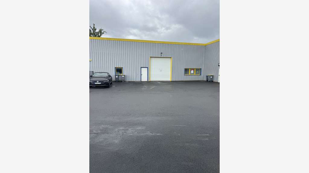 A LOUER - Local d'activité 370 m2 - NORD de NANTES