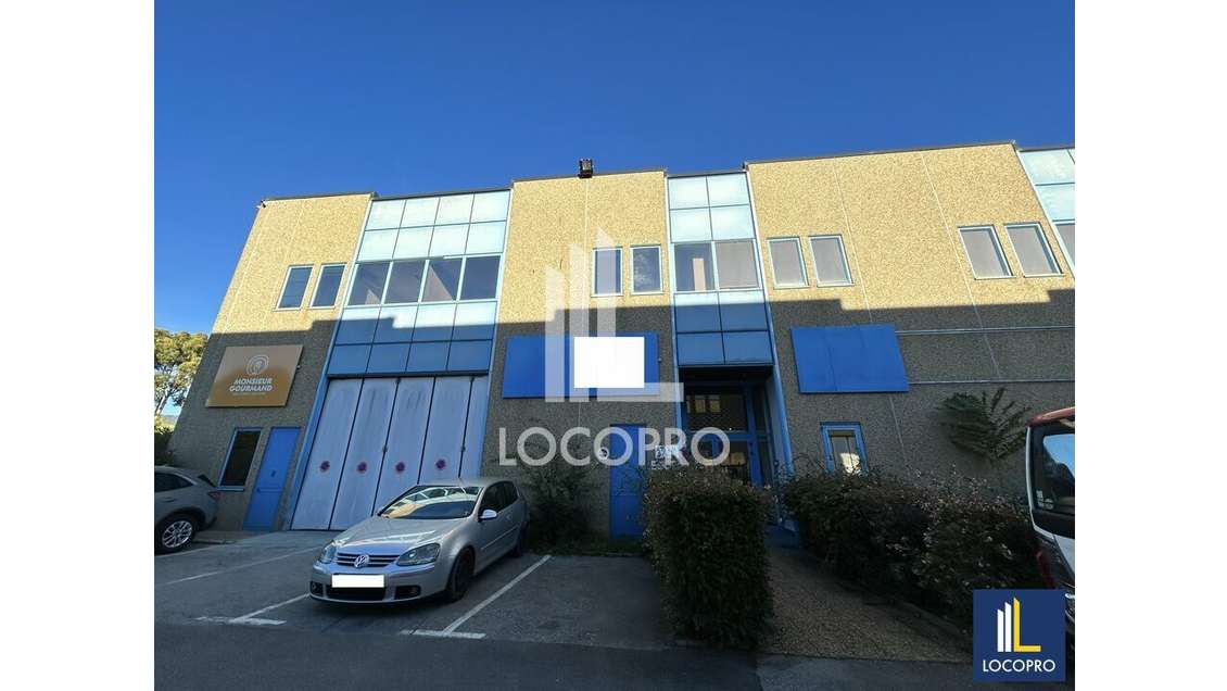 Loue local d'activités de 377m² au Plan de Grasse