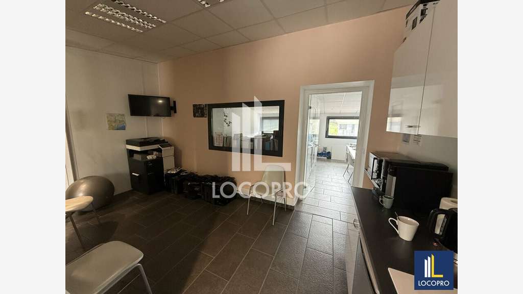 A louer locaux 430m² chemin de Saint Marc à Grasse