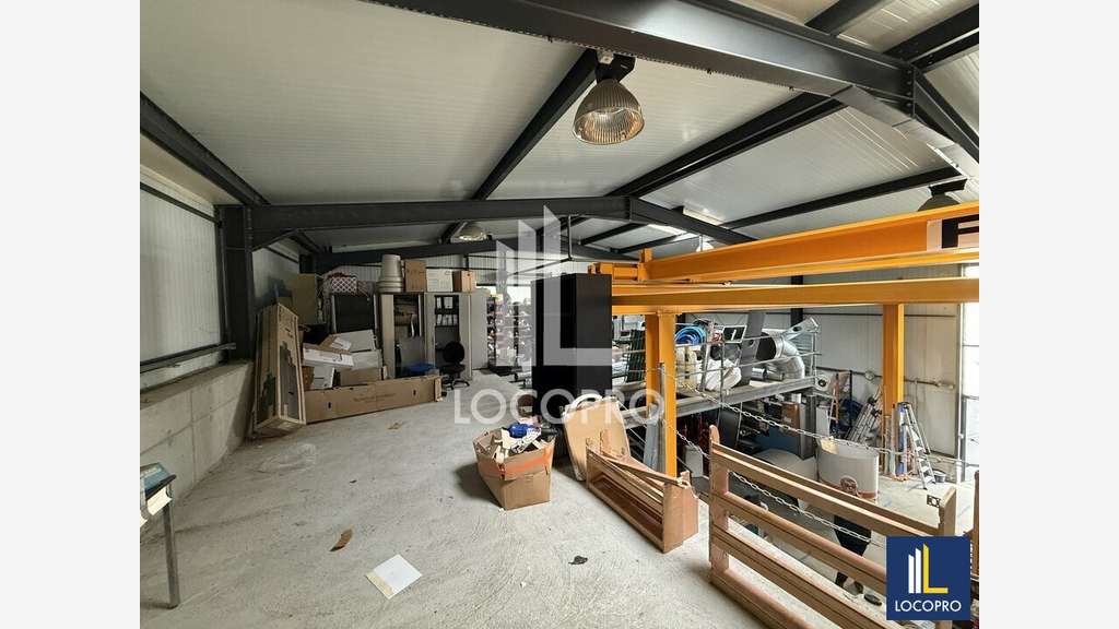 A louer locaux 430m² chemin de Saint Marc à Grasse
