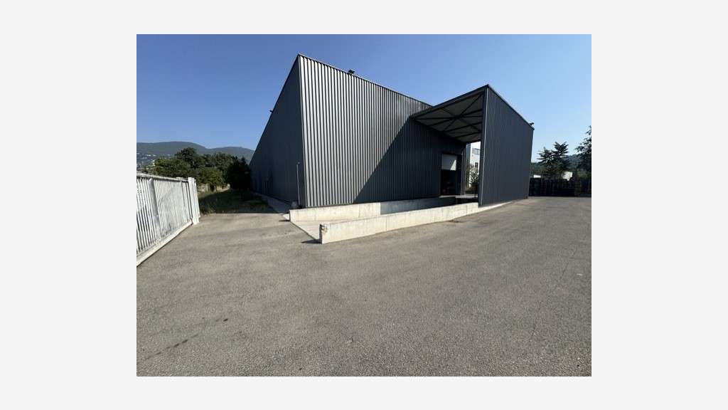 À LOUER ENTREPÔT LOGISTIQUE 1 200 m² GRASSE