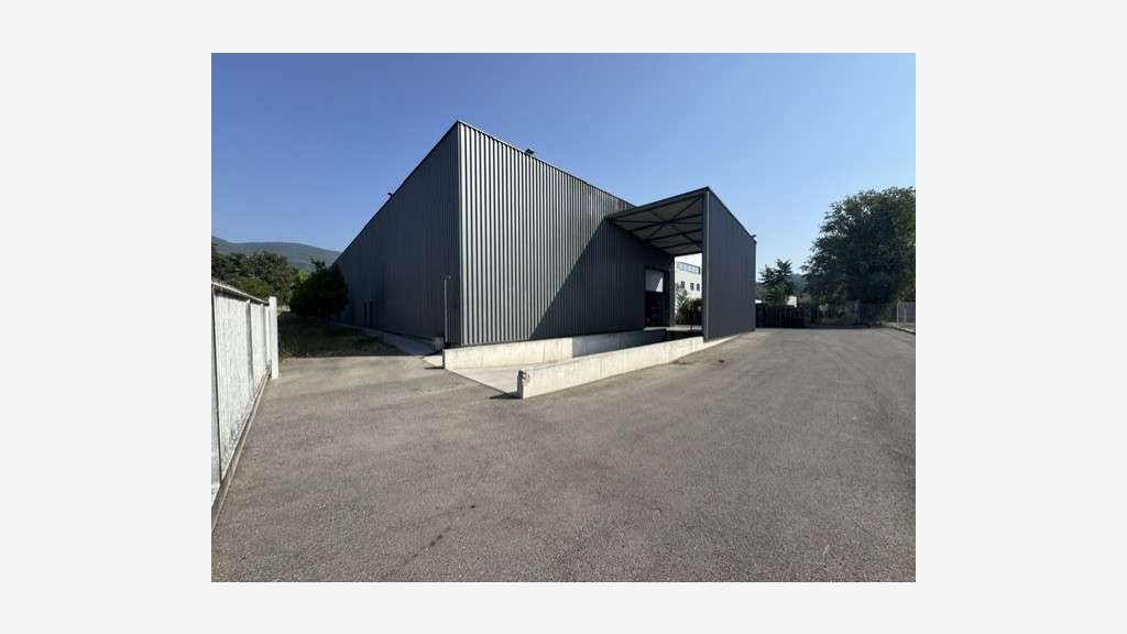 À LOUER ENTREPÔT LOGISTIQUE 1 200 m² GRASSE