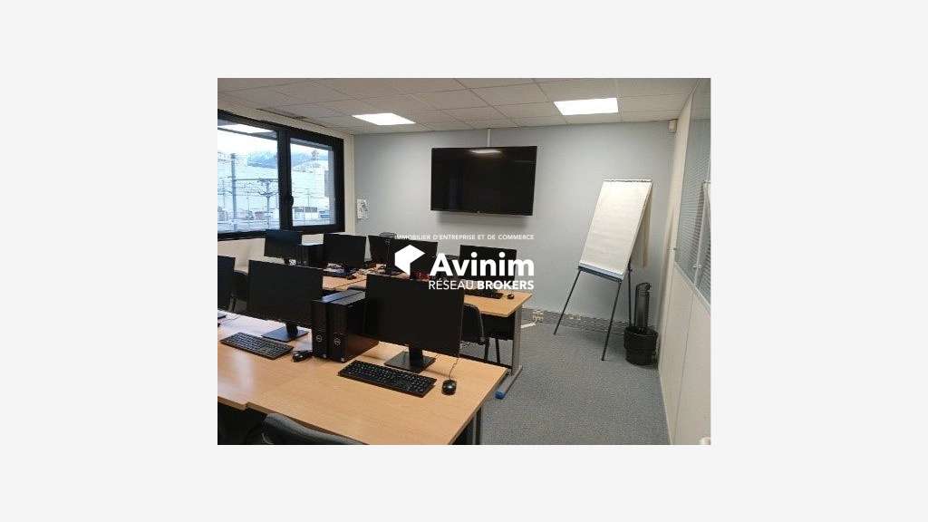 Plateau de bureaux 140m² R+1 à louer à Grenoble