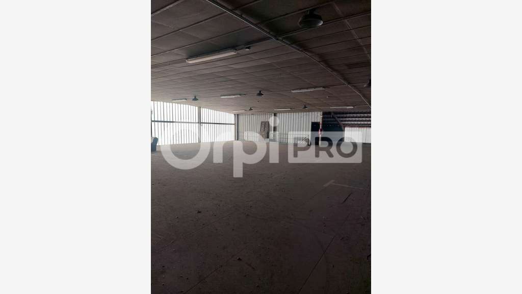 A louer local d'entreposage 500m² Gréoux-les-Bains