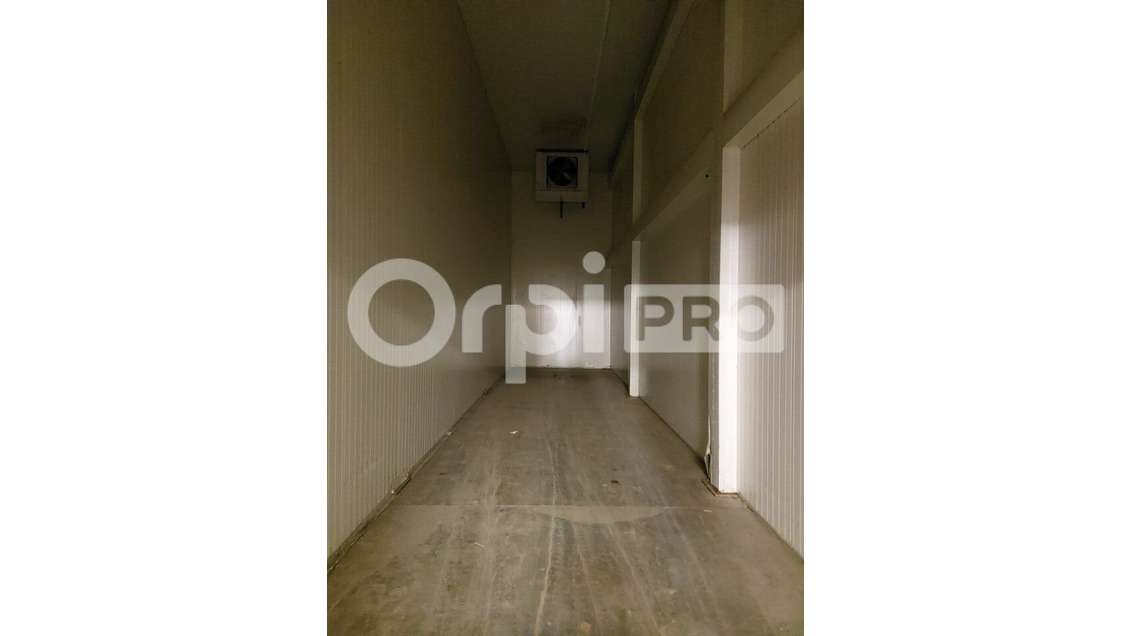 LOCAL DE STOCKAGE A ISOLATION THERMIQUE