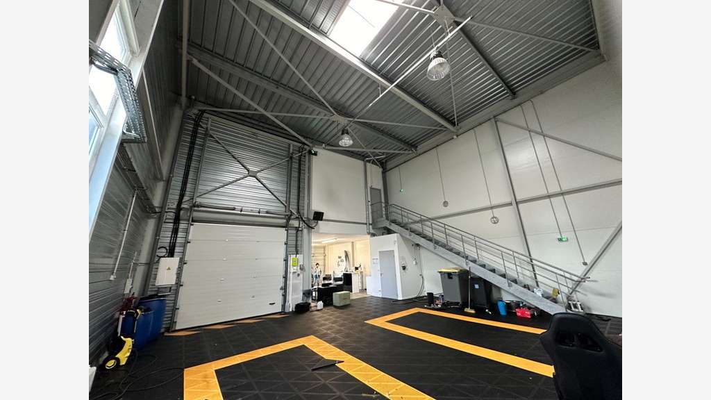 Local d'activité 160m² à louer Grezieu la Varenne