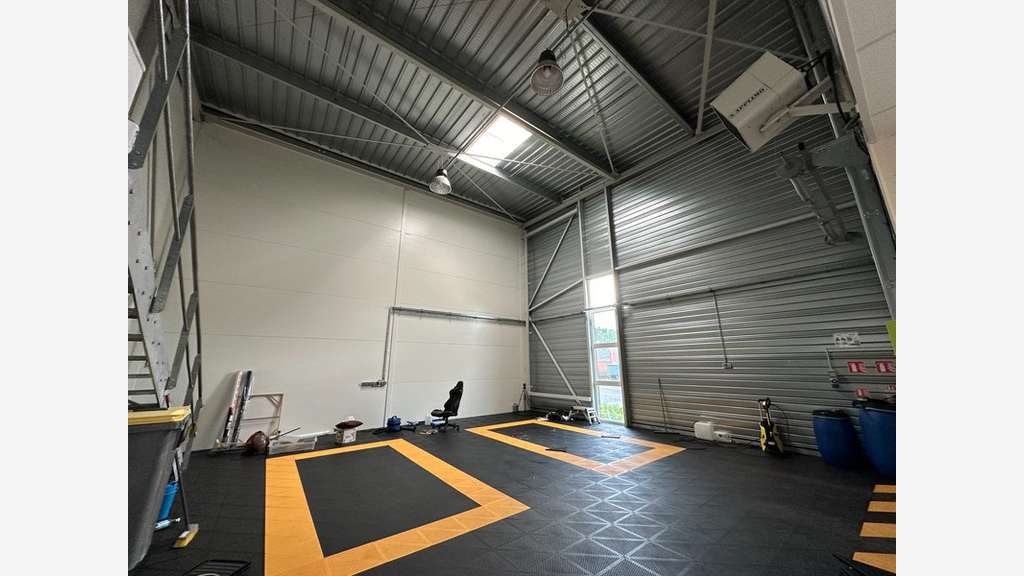 Local d'activité 160m² à louer Grezieu la Varenne