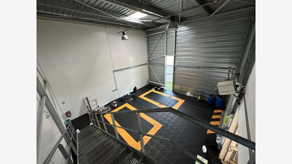 Local d'activité 160m² à louer Grezieu la Varenne