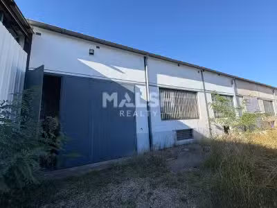 Local d'activités de 316 m² avec terrain privatif
