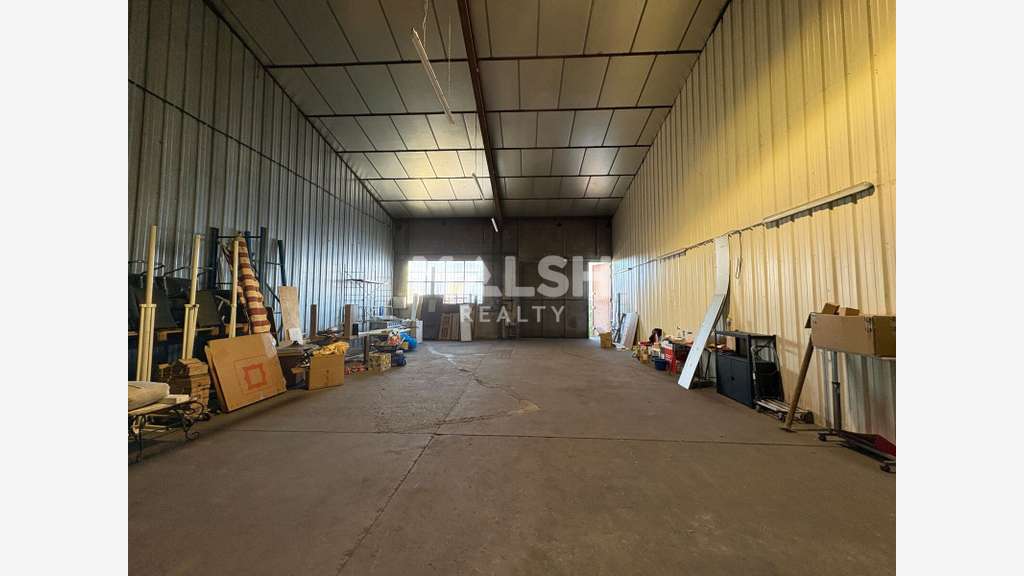 Local d'activités de 316 m² avec terrain privatif