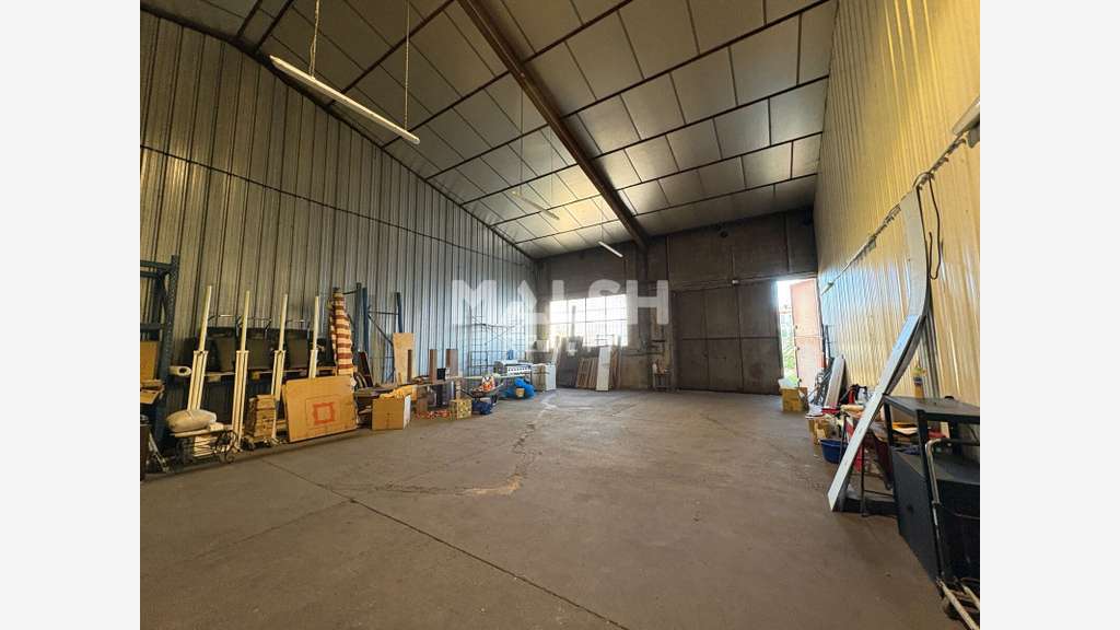 Local d'activités de 316 m² avec terrain privatif