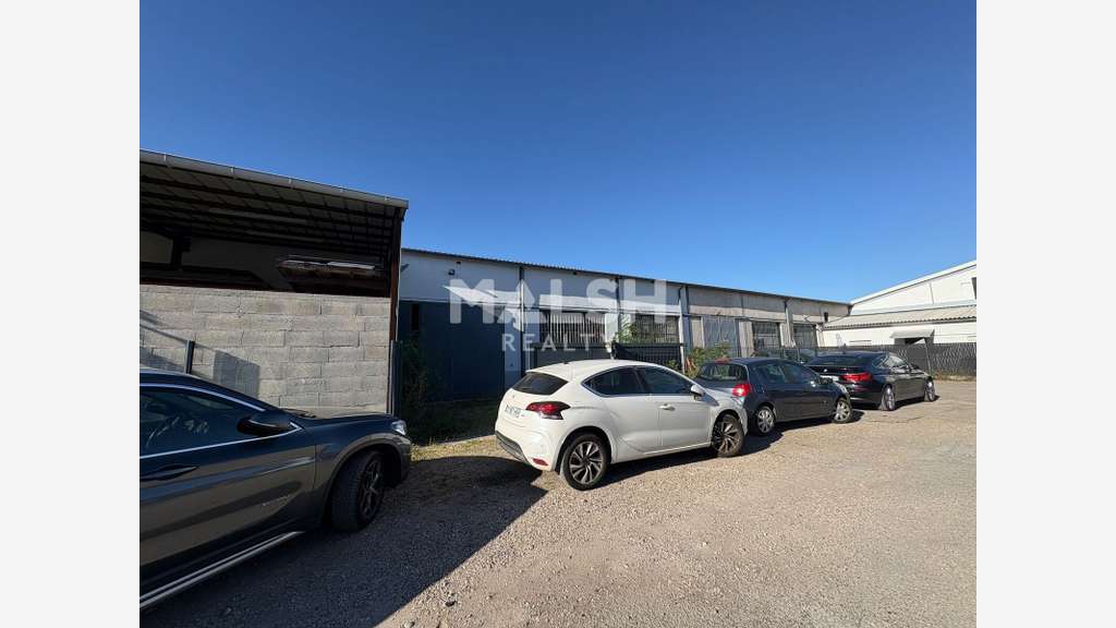 Local d'activités de 316 m² avec terrain privatif