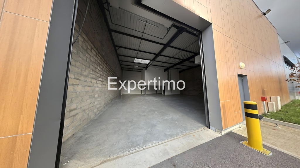 Loue 3 cellules d'activité 300 à 1 317m² Grigny