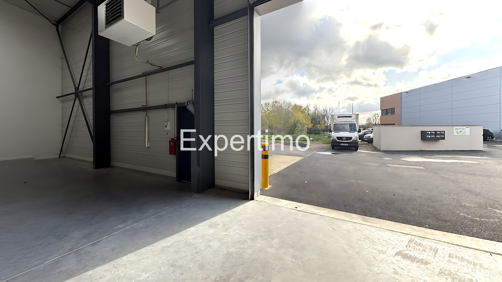 Loue 3 cellules d'activité 300 à 1 317m² Grigny