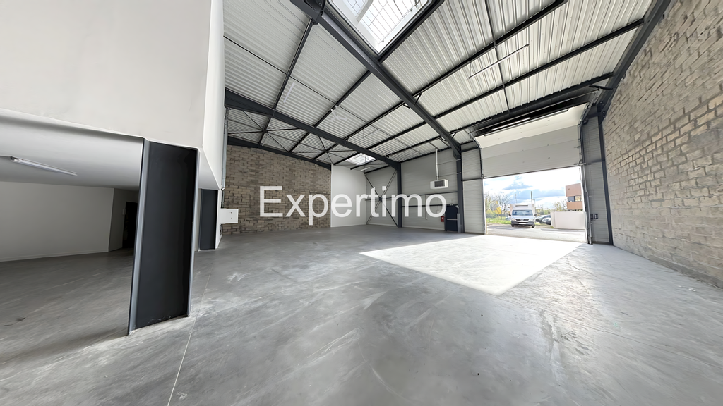 Loue 3 cellules d'activité 300 à 1 317m² Grigny