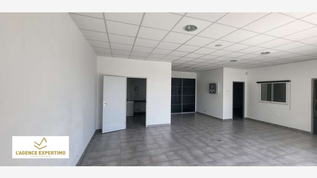 A louer local commercial 105m² à Grillon