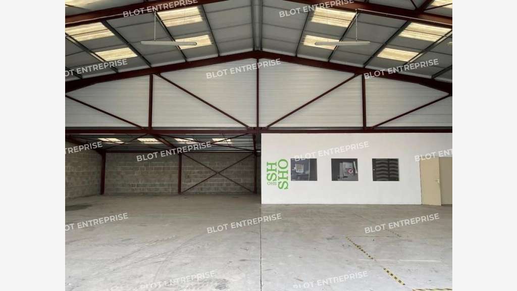 A louer cellule d'activités 396m² à Guérande