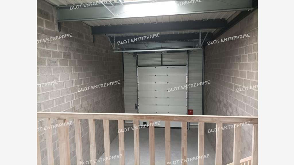 A louer cellule 158m² à Guérande ZA Villejames