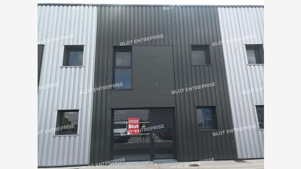 A louer cellule 158m² à Guérande ZA Villejames