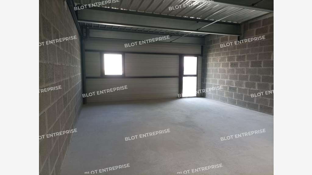 A louer cellule 158m² à Guérande ZA Villejames