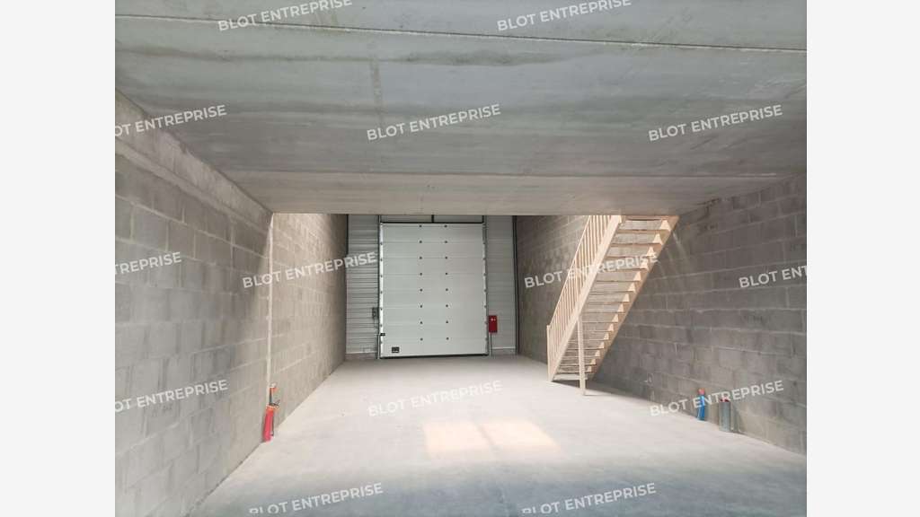 A louer cellule 158m² à Guérande ZA Villejames