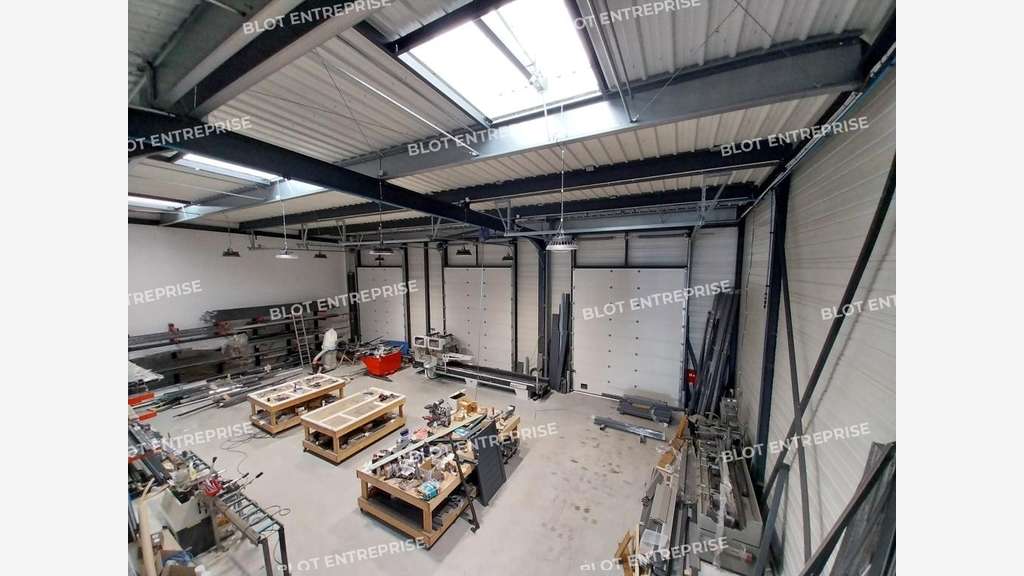 A louer locaux 290m² Guérande Zone Villejames
