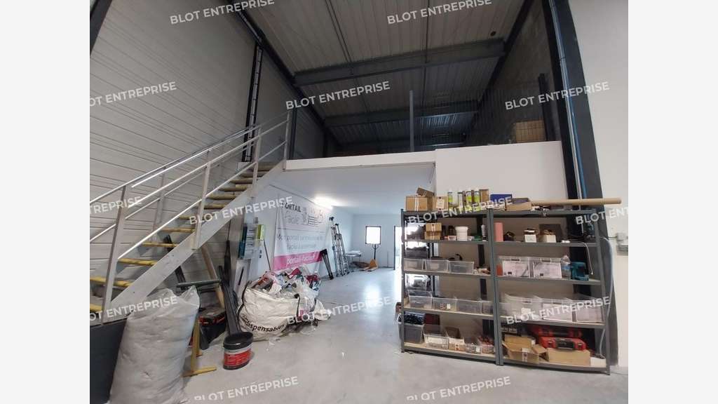 A louer locaux 290m² Guérande Zone Villejames