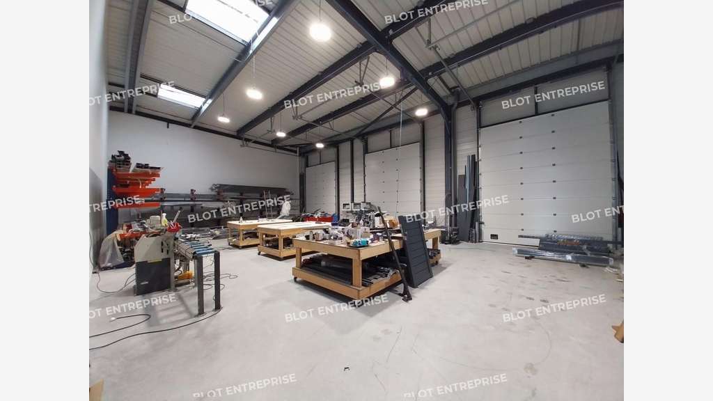 A louer locaux 290m² Guérande Zone Villejames