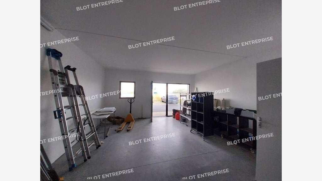 A louer locaux 290m² Guérande Zone Villejames