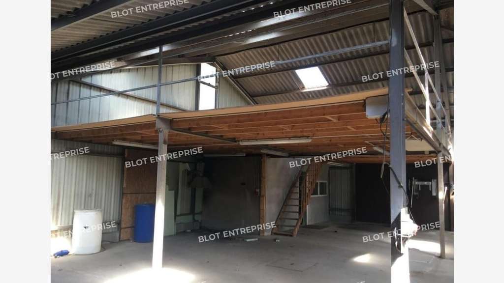 A louer locaux activités 443m² Guérande Villejames