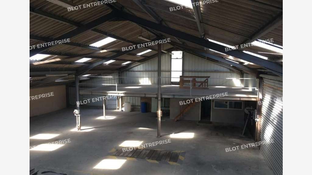 A louer locaux activités 443m² Guérande Villejames