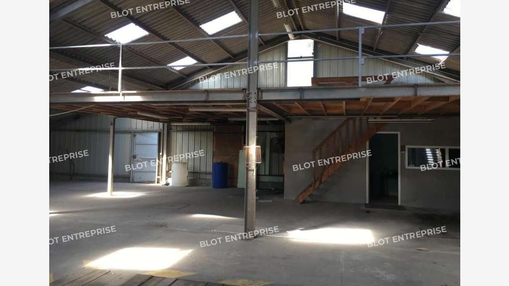 A louer locaux activités 443m² Guérande Villejames