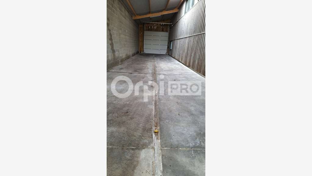 A louer entrepôt 140 m² sur GUERANDE