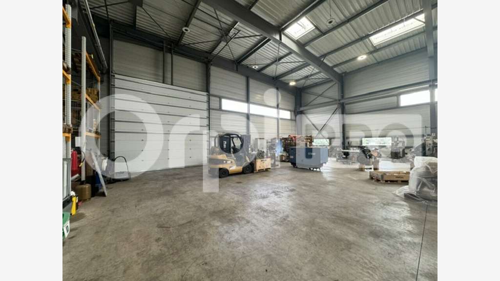 Local d'activité de 895m² à louer en ZA Guérande