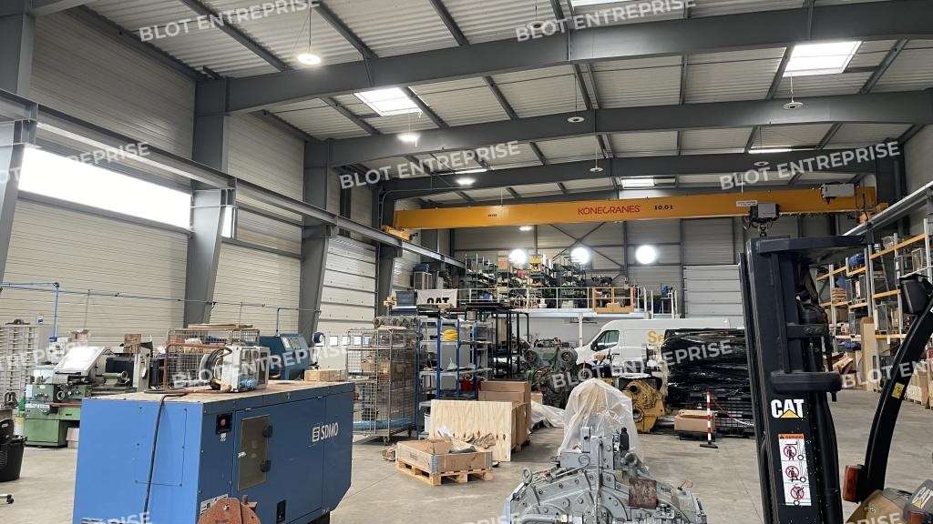 À LOUER - LOCAUX D'ACTIVITÉS - 895 M² - GUERANDE