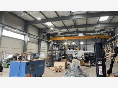 À LOUER - LOCAUX D'ACTIVITÉS - 895 M² - GUERANDE