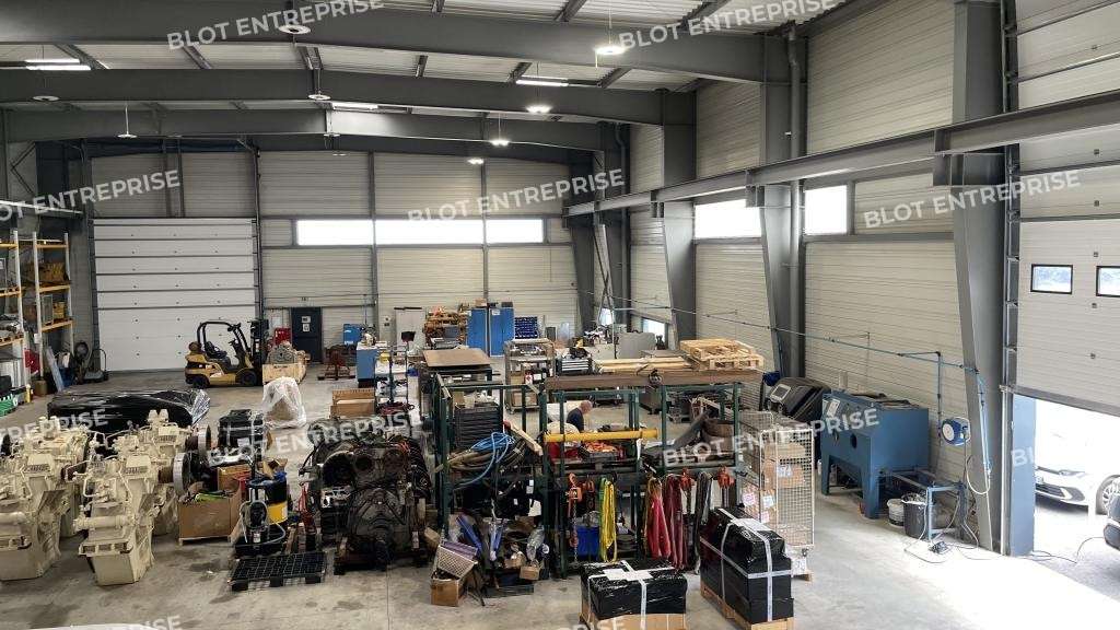 À LOUER - LOCAUX D'ACTIVITÉS - 895 M² - GUERANDE