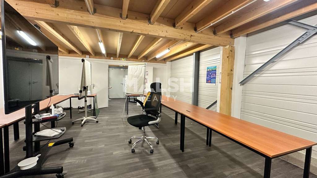 Loue local d'activités indépendant 298m² Guereins